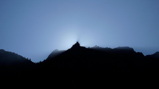 Schatten einer Bergspitze